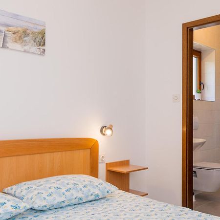 Apartmani Pina Krk Town Bagian luar foto