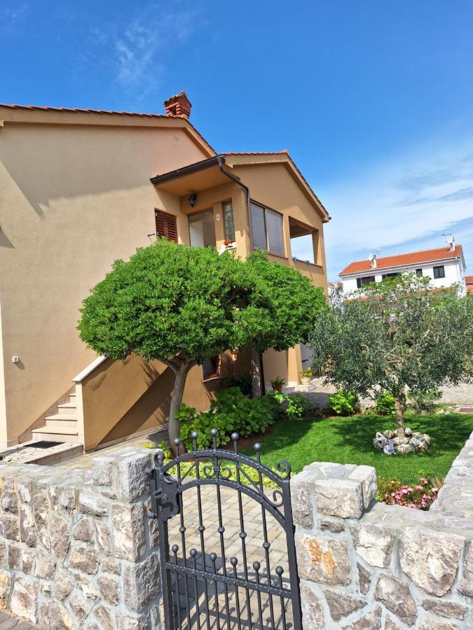 Apartmani Pina Krk Town Bagian luar foto