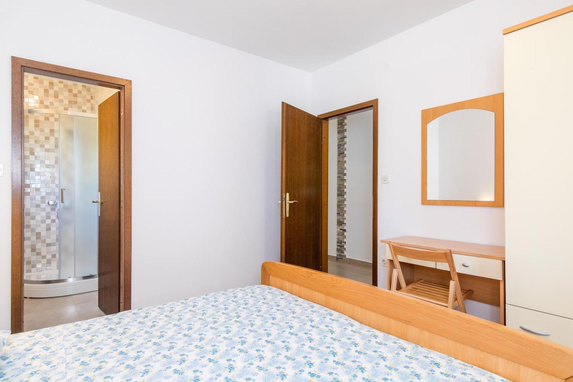 Apartmani Pina Krk Town Bagian luar foto