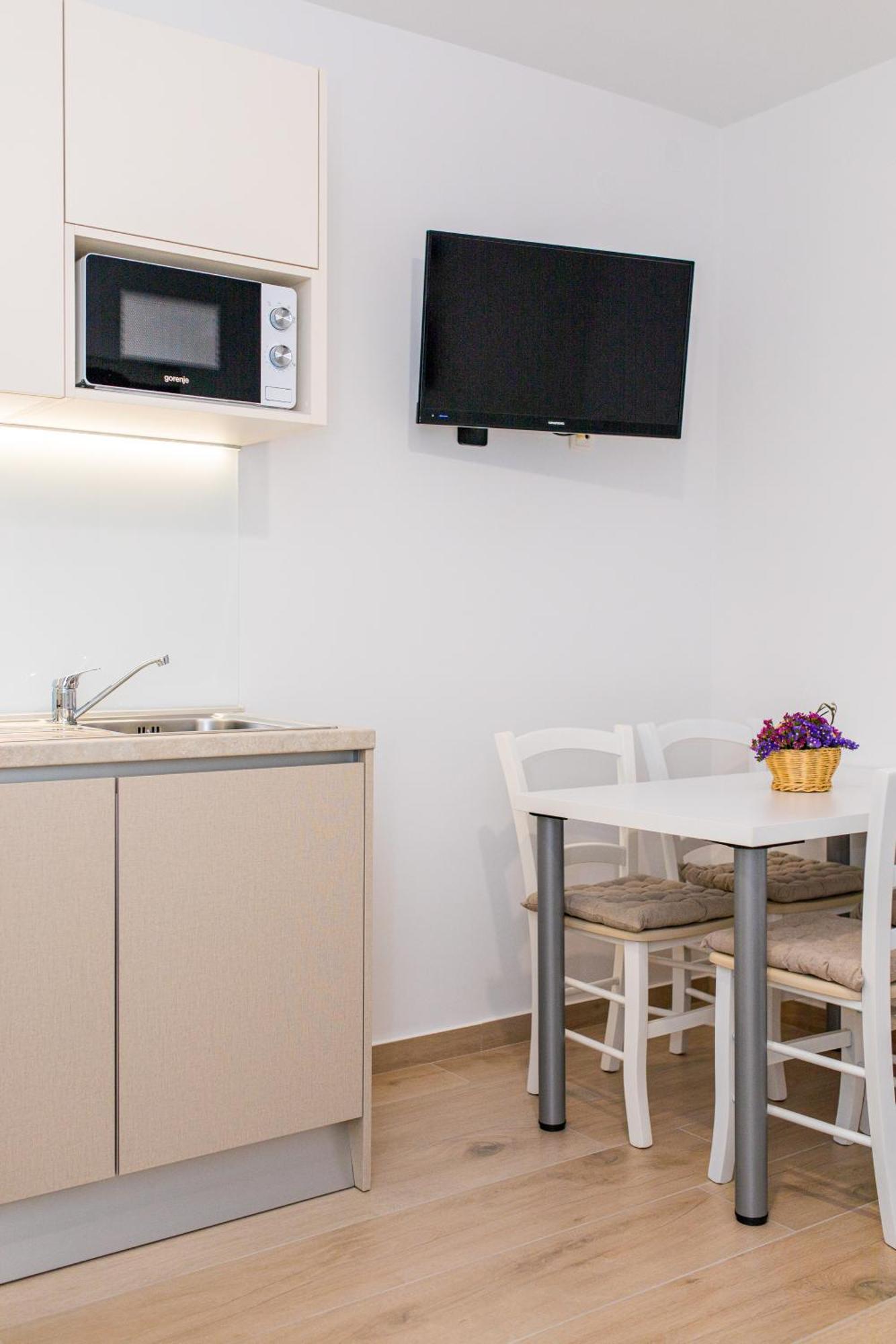Apartmani Pina Krk Town Bagian luar foto