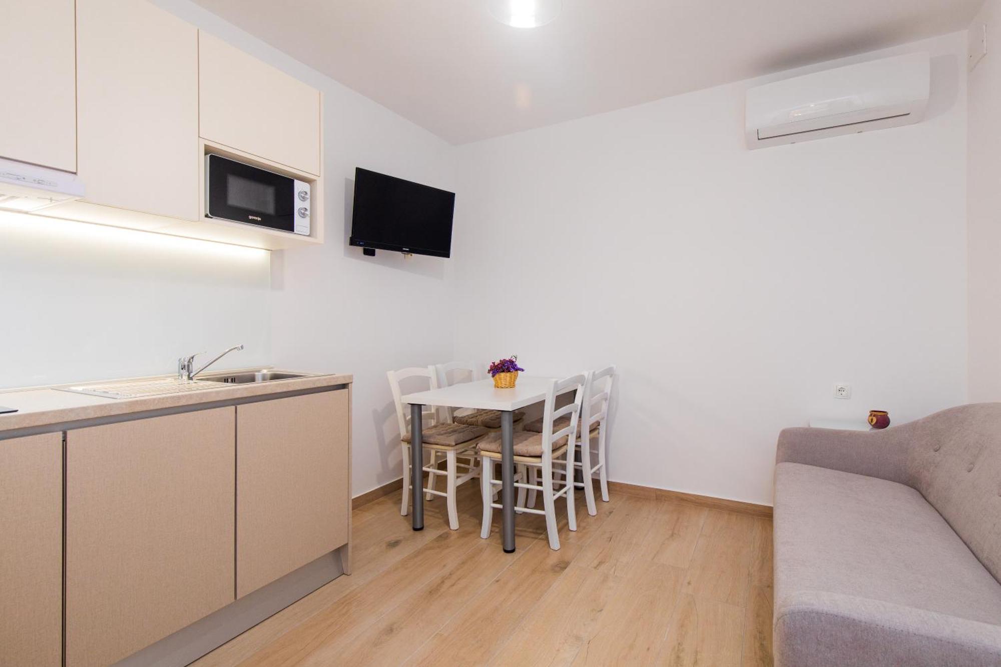Apartmani Pina Krk Town Bagian luar foto