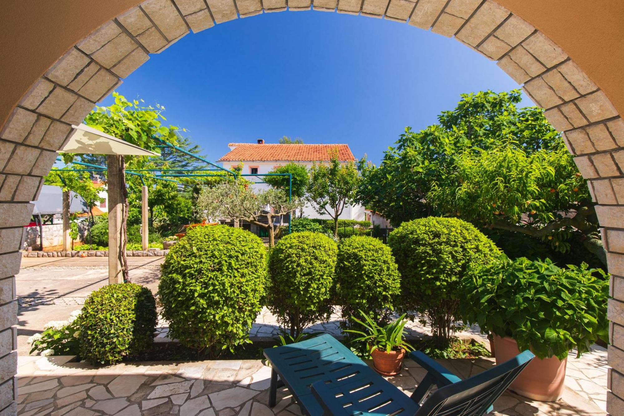 Apartmani Pina Krk Town Bagian luar foto