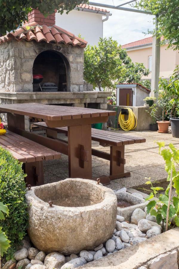 Apartmani Pina Krk Town Bagian luar foto
